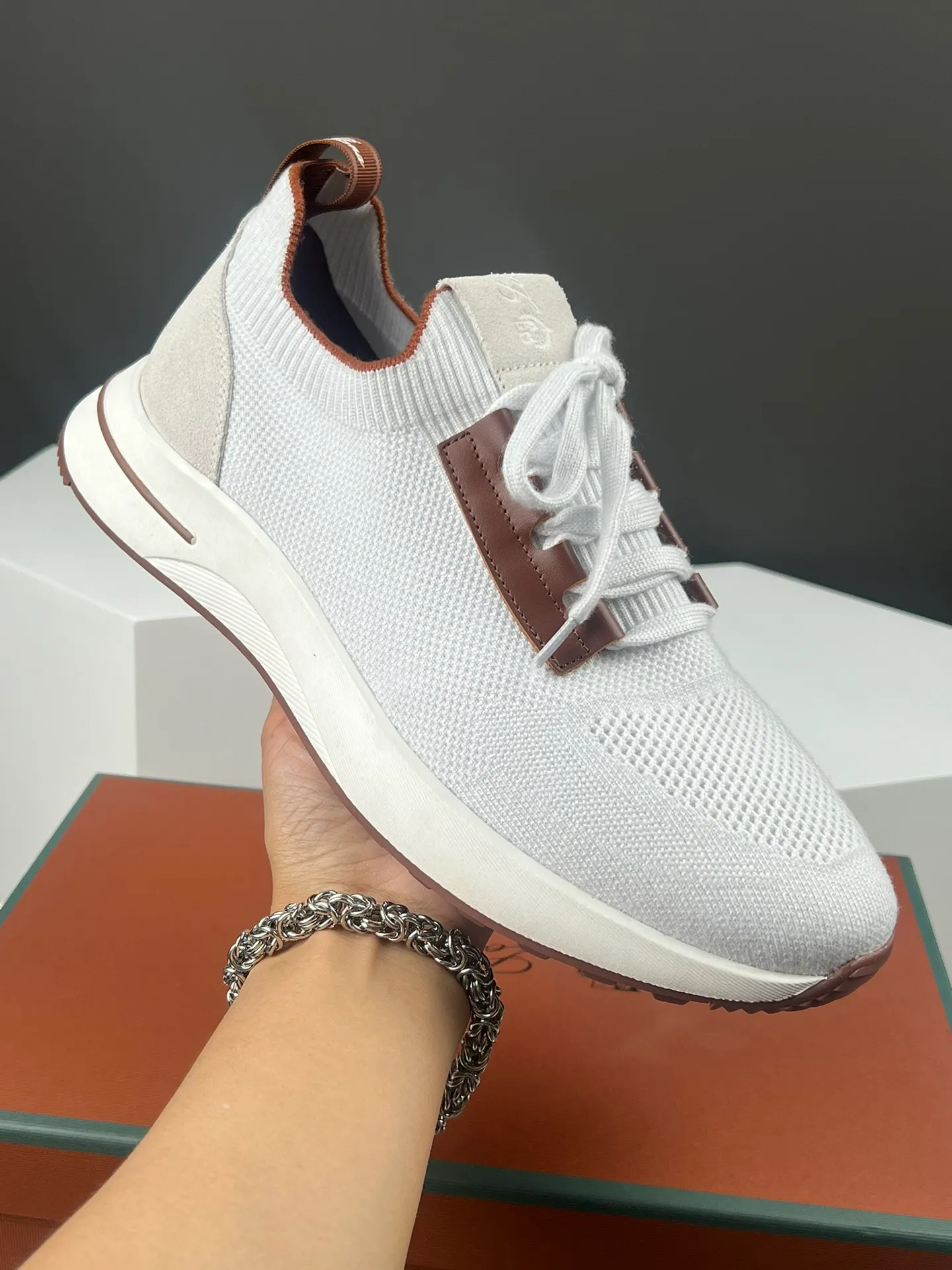 Factory price 420💰L men's shoes💰New product on sale Loro men's shoes💰iana knitted sneakers｜Made of Wish wool blended fabric｜The upper is made of unique knitted fabric production technology｜Comprehensive one-to-one restoration of the counter process｜Additional original molded rubber three-color combination technology outsole｜Size: 39-44 (customized at 45.46)